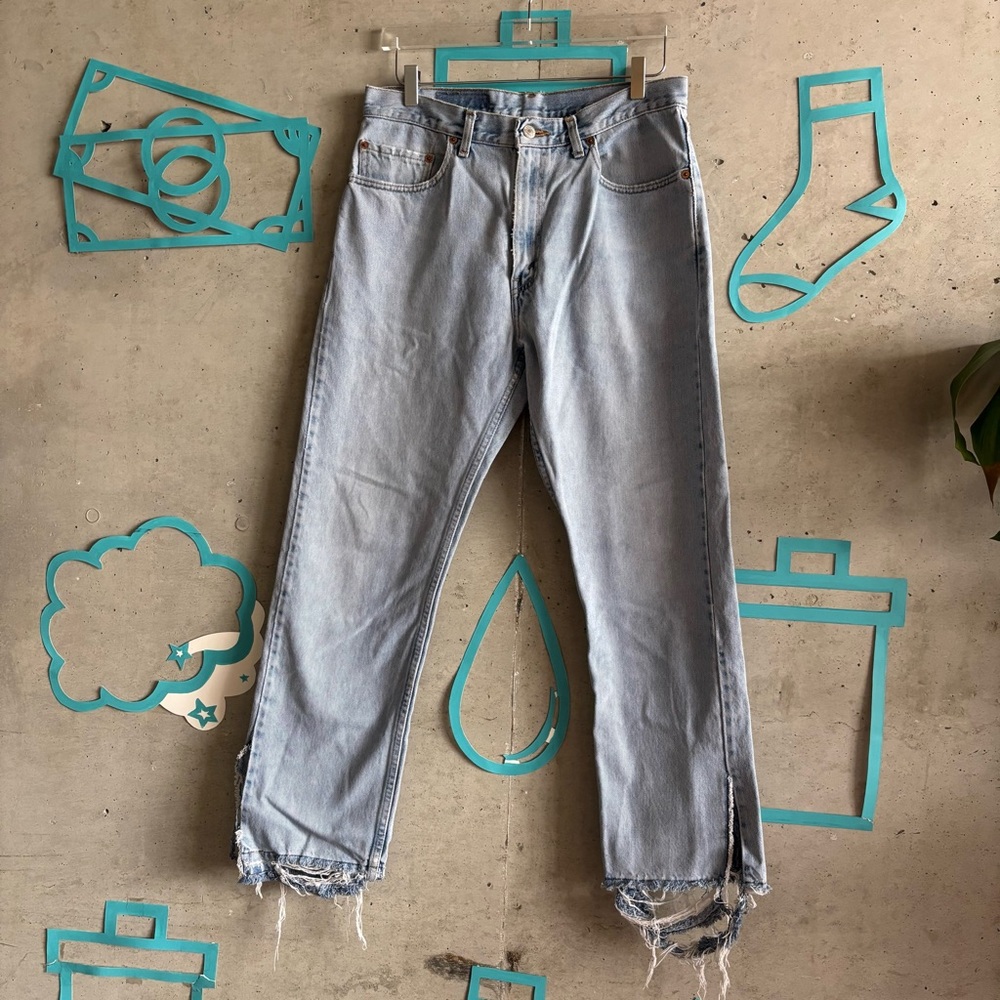 Vintage Levi’s 505 Distressed light wash Jeans Unisex Size